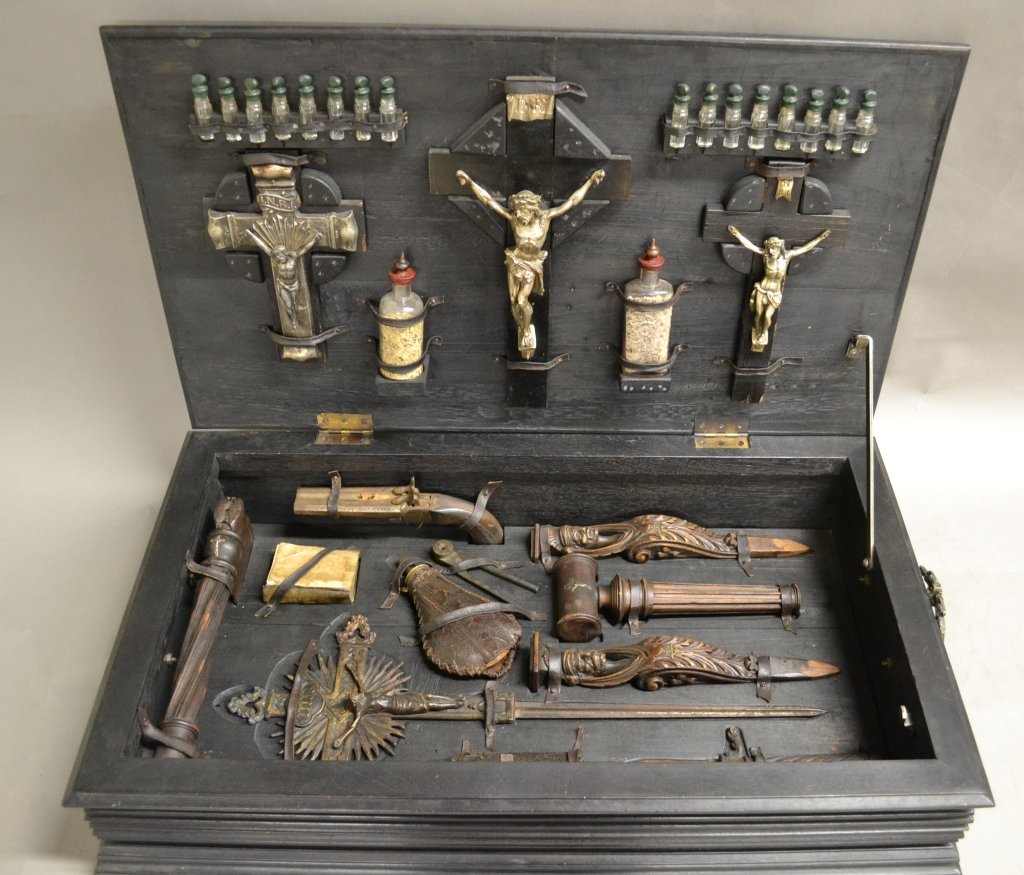 A Vampire-Hunting Kit Purportedly From the 19th Century Sells for $20,000  in the U.K., Exploding Its Meager $2,400 Estimate