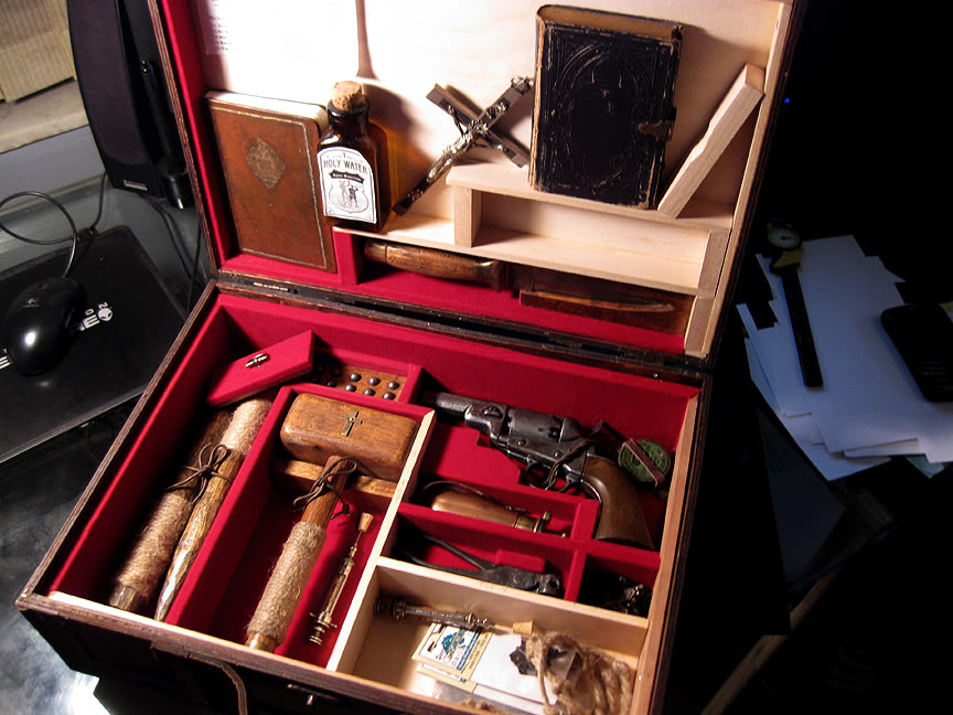 A Vampire-Hunting Kit Purportedly From the 19th Century Sells for $20,000  in the U.K., Exploding Its Meager $2,400 Estimate